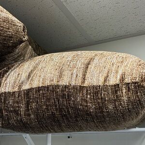 🆕shimmering brown accent pillows(3)